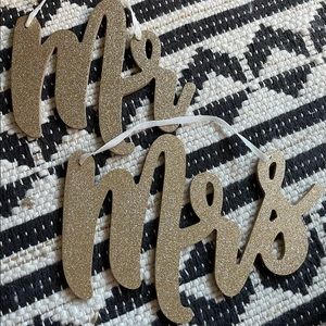 New (without tags) Mr & Mrs signs